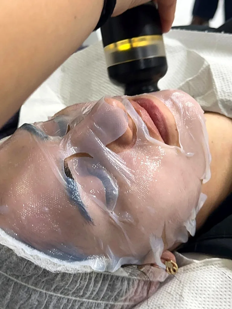 Tratament facial cu Infinity Body Shape