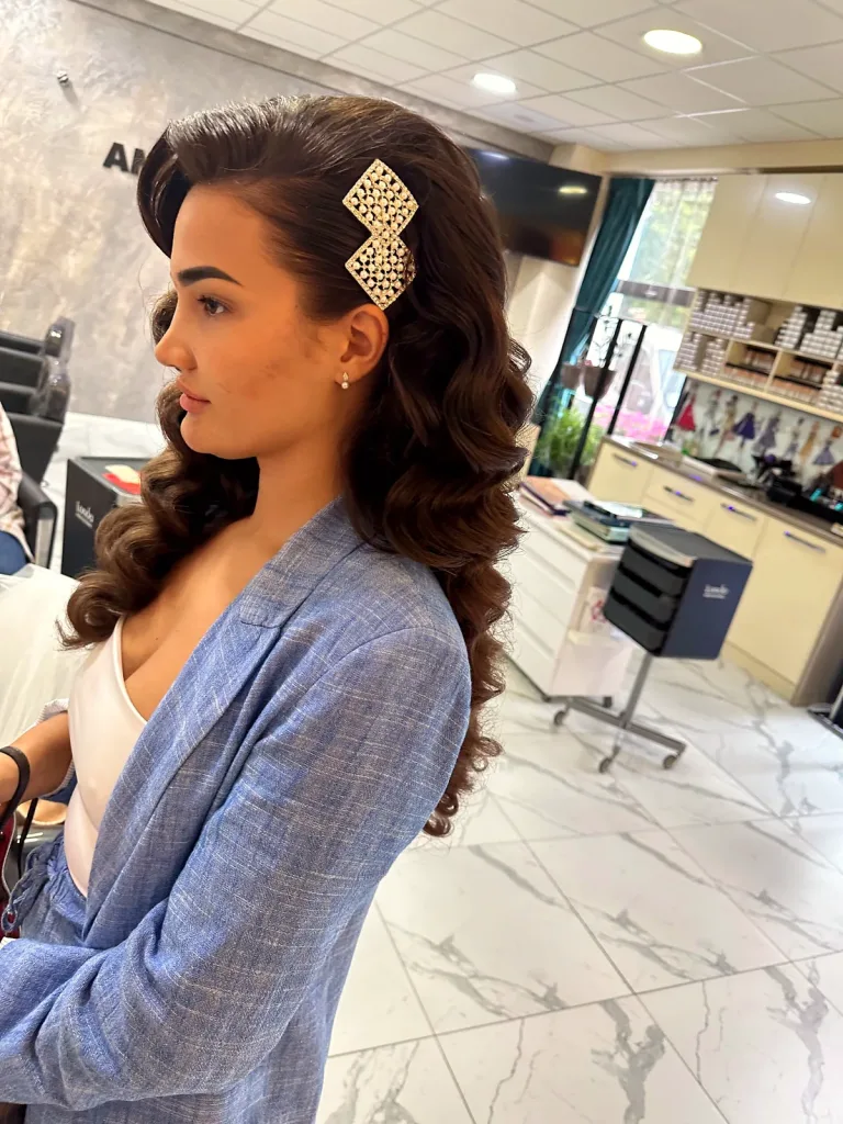 Valuri hollywoodiene cu accesoriu lateral